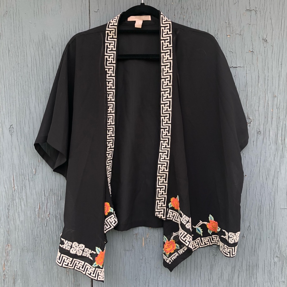 Forever21 black and floral kimono (size M)
